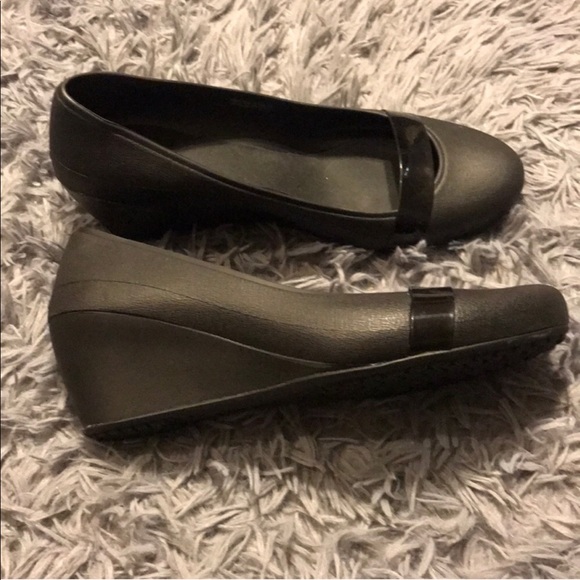 ⭐️ HOST PICK ⭐️ Crocs Brynn wedge, size 8 - Picture 7 of 8